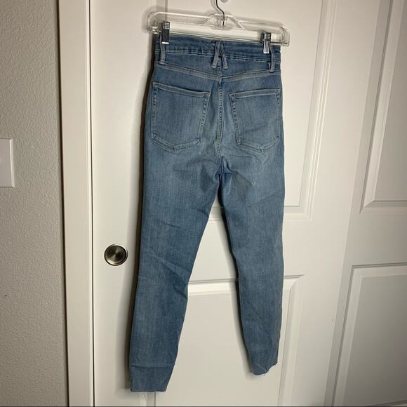 Good American Good Waist Crop Light Wash Raw Edge Jeans Size 25 - Picture 7 of 8